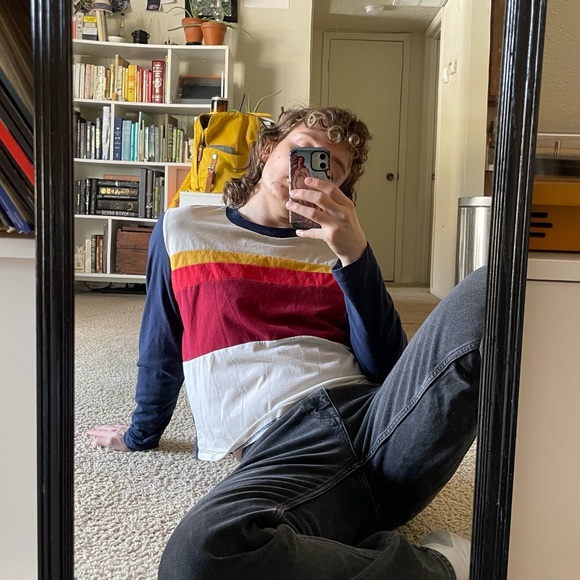 Adult small (kids xl) 80s long sleeve shirt
Pit to pit: 22”
Top to bottom: 23.5 - Picture 1 of 4